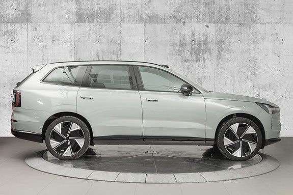 Volvo EX90 7 of 26