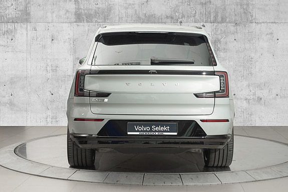Volvo EX90 5 of 26