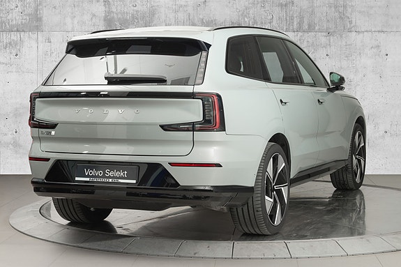 Volvo EX90 6 of 26