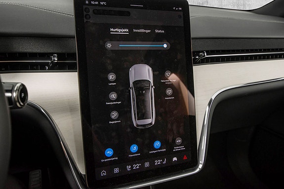 Volvo EX90 13 of 26
