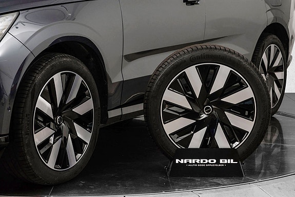 Volvo EX90 12 of 29
