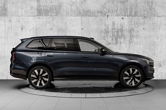 Volvo EX90 4 of 29