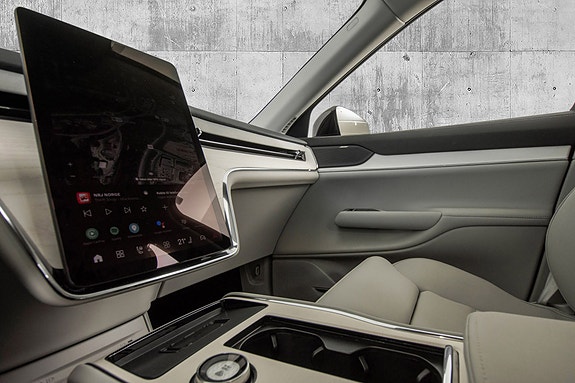 Volvo EX90 16 of 29