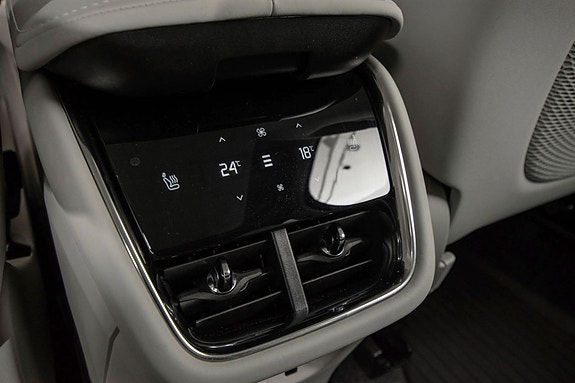 Volvo EX90 25 of 29