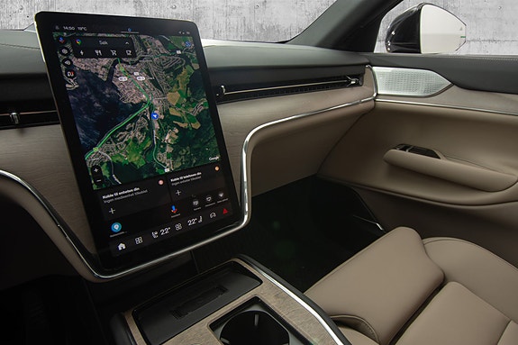 Volvo EX90 15 of 27