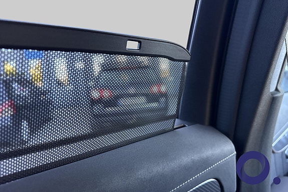 Mercedes-Benz EQC400 17 of 30