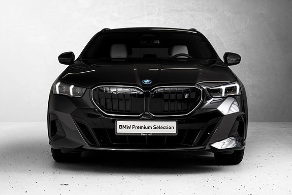 BMW i5 3 of 30