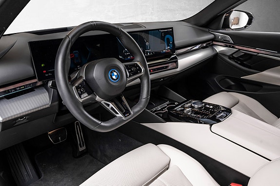 BMW i5 12 of 30