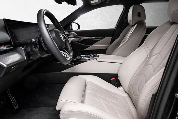 BMW i5 13 of 30