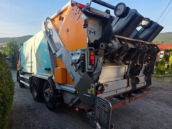 Volvo FE 320 6x2 komprimatorbil - NTM - 2 kammer - CNG 2 of 12
