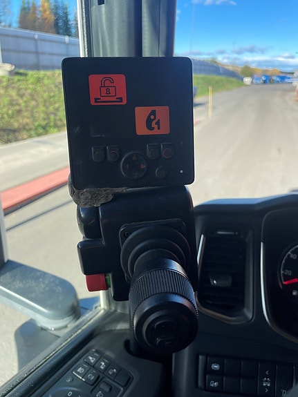 Scania R 580 B6x2NB 14 of 16
