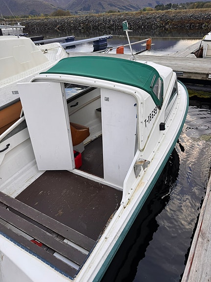 Mørebas 6100 Cabin – Yamaha 70 hk – 155 timer – henger - kartplotter 5 of 10