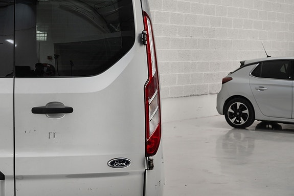 Ford Transit Custom 8 of 25
