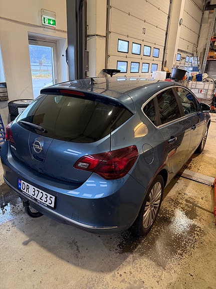 Opel Astra 10 of 30