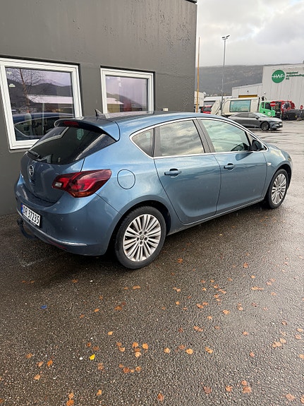 Opel Astra 12 of 30