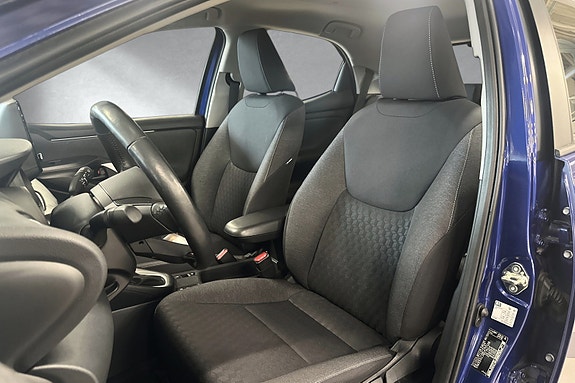 Toyota Yaris 13 of 30
