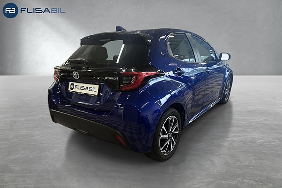 Toyota Yaris 7 of 30