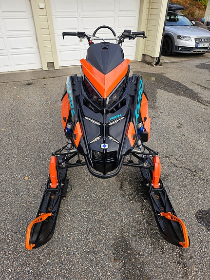 Polaris 850 RMK Khaos 155" Slash 4 of 30