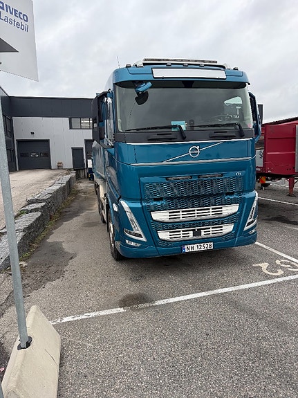Volvo FH500 2 of 11