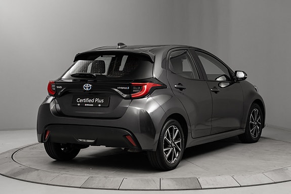 Toyota Yaris 4 of 30