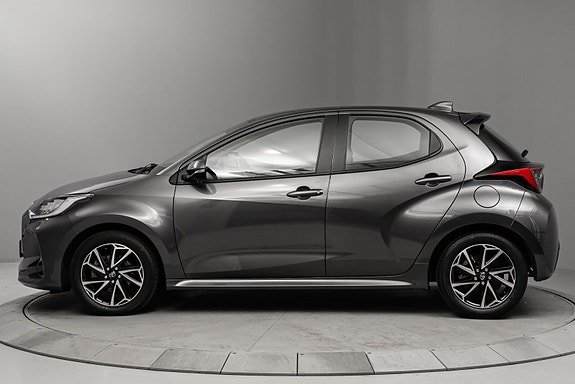 Toyota Yaris 2 of 30