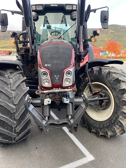 Valtra N163 3 of 8