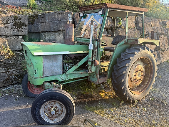John Deere 2030 2 of 5