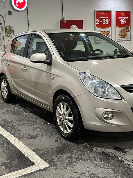 Hyundai i20 3 of 17