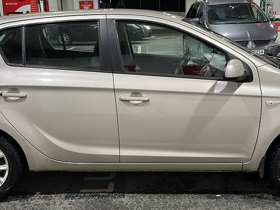 Hyundai i20 10 of 17