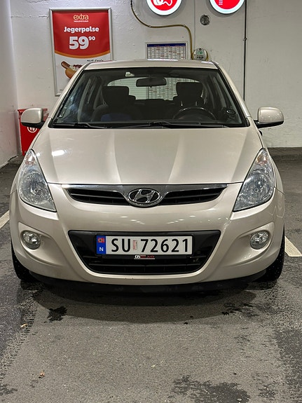Hyundai i20 2 of 17