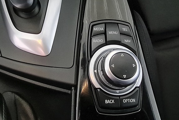 BMW 318d 2 of 10