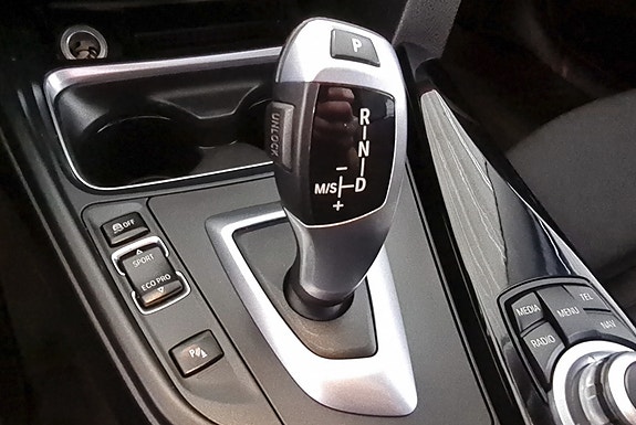 BMW 318d 3 of 10