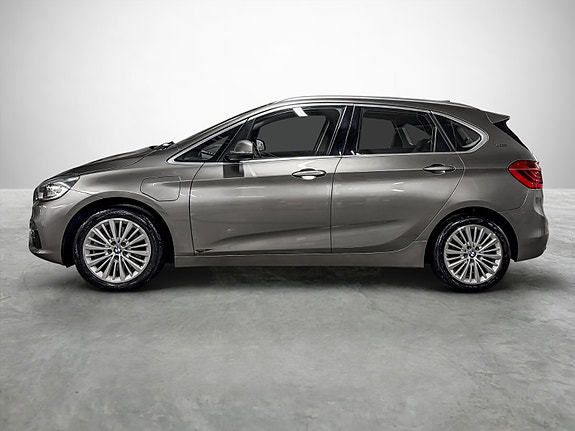BMW 225xe 2 of 30