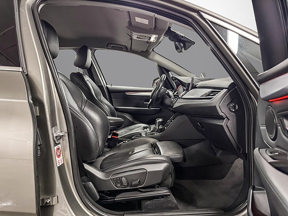BMW 225xe 26 of 30