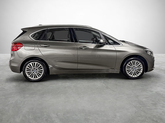 BMW 225xe 6 of 30