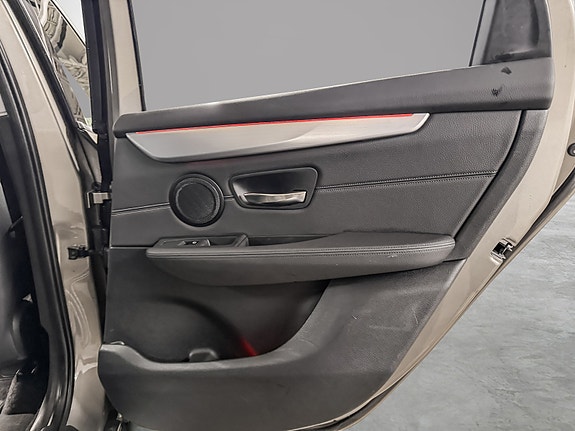 BMW 225xe 28 of 30