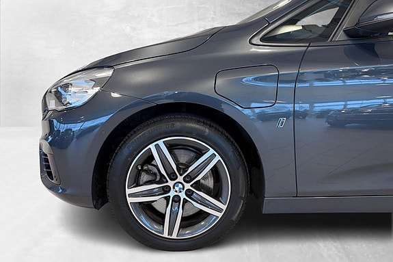 BMW 225xe 8 of 27