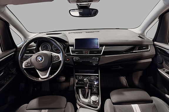 BMW 225xe 11 of 27