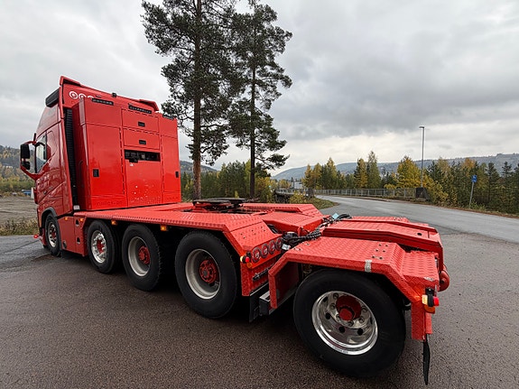 Volvo FH16 750 Tungtrekker 8/10X4 10 of 13