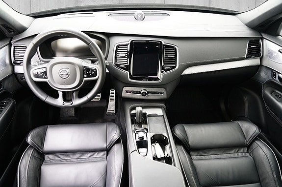 Volvo XC90 8 of 19