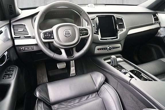 Volvo XC90 10 of 19