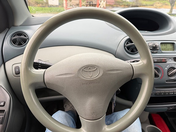 Toyota Yaris 15 of 15