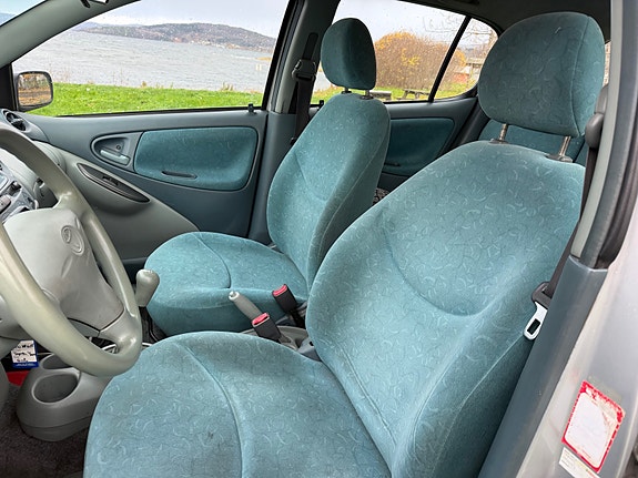 Toyota Yaris 11 of 15