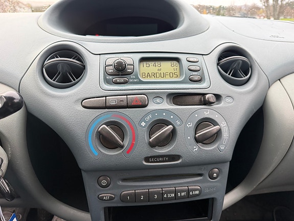 Toyota Yaris 14 of 15