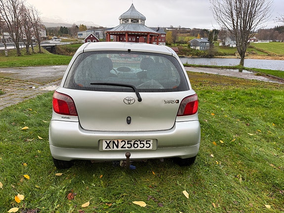 Toyota Yaris 6 of 15