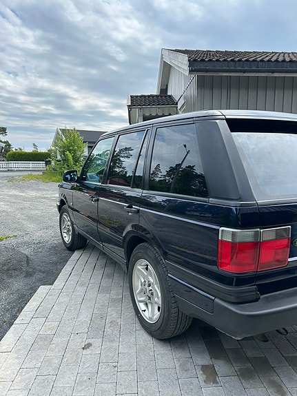 Land Rover Range Rover 2 of 3