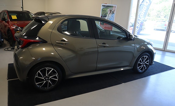 Toyota Yaris 6 of 22