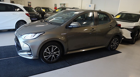 Toyota Yaris 3 of 22