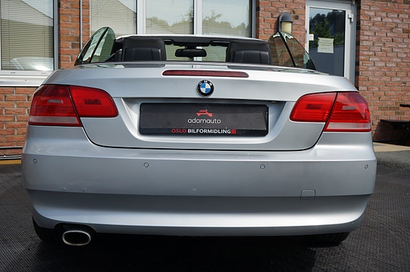 BMW 320i 30 of 30