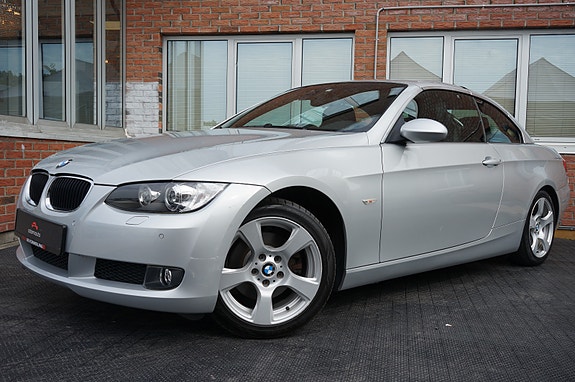 BMW 320i 2 of 30